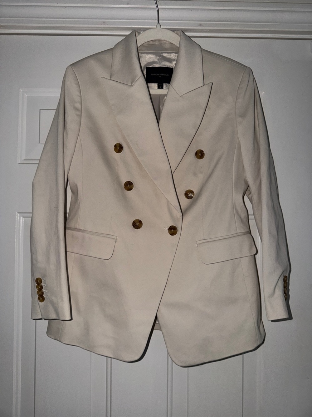 Banana Republic Cream Double-Breasted Blazer with Tortoise Shell Buttons. Sz 6P